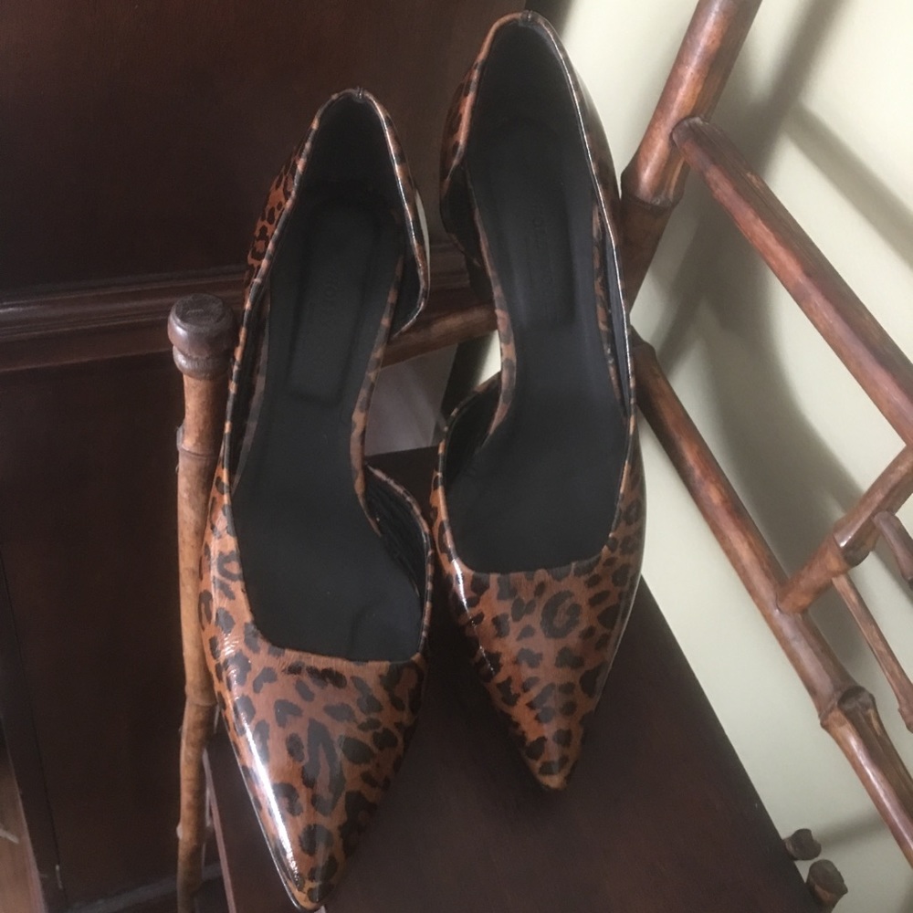 Women's 11 shoes shiny animal print w/ kitten heel